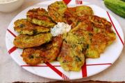 Zucchini pancakes with minced pork Zucchini pancakes mixed with minced meat