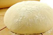 Yeast dough in the refrigerator - can it be stored and how to do it