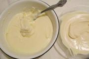 Sour cream charlotte cream