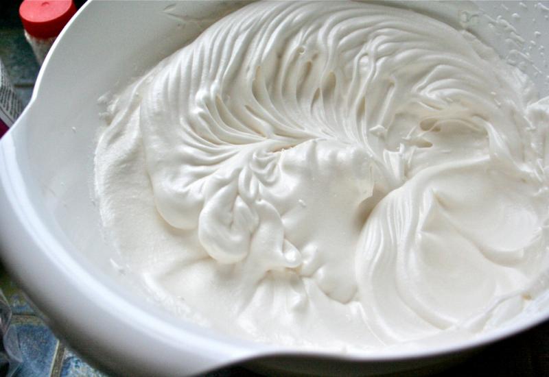What to bake in cream.  Dishes with cream.  Delicate creamy dessert