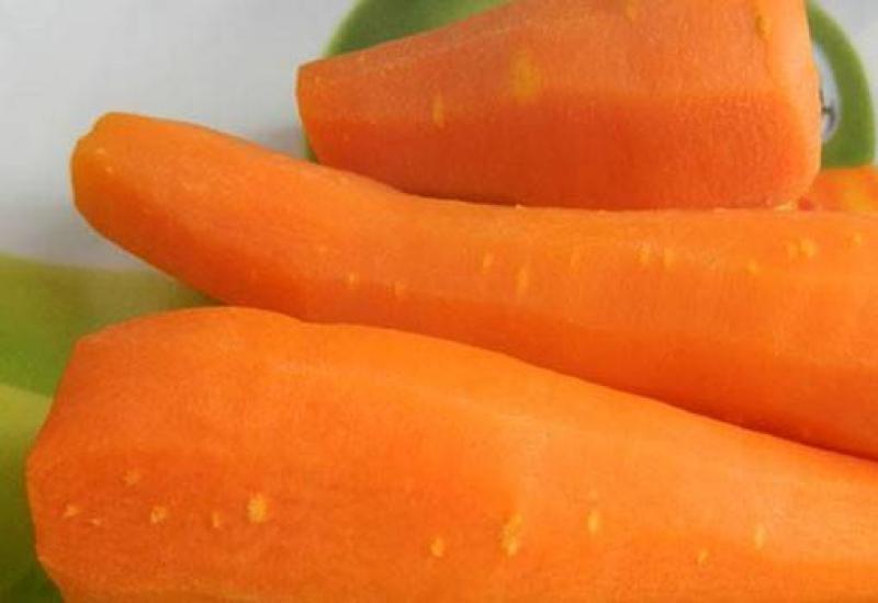 Салат из моркови, сыра и чеснока