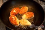 Fried pies in a pan: recipe with photo