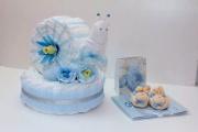 DIY diaper cake - a great gift idea for a newborn