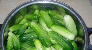Spicy cucumbers for the winter Spicy crispy cucumbers for the winter