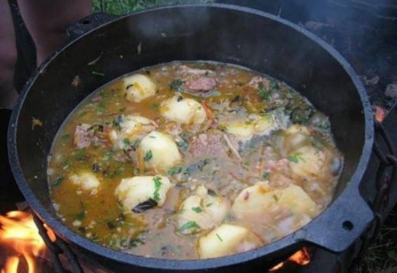 Shurpa over a fire in a cauldron: simple and tasty recipes
