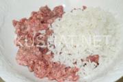 Minced meat hedgehogs with rice and gravy in the oven How minced meat hedgehogs are cooked in the oven